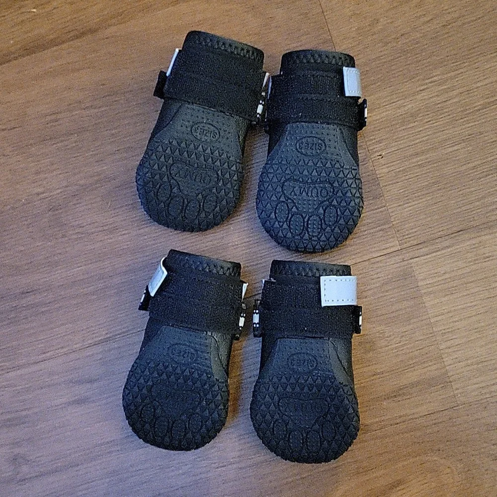 QUMY dog shoes boots paw protectors Pack of 4 waterproof anti slip Black…New